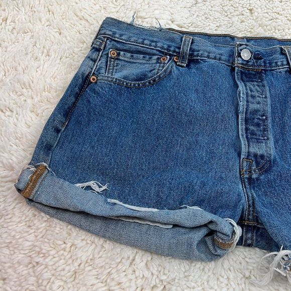 Levi's Women's 501 Medium Wash Raw Edge Denim Faded Distressed Jean Shorts - Picture 3 of 10